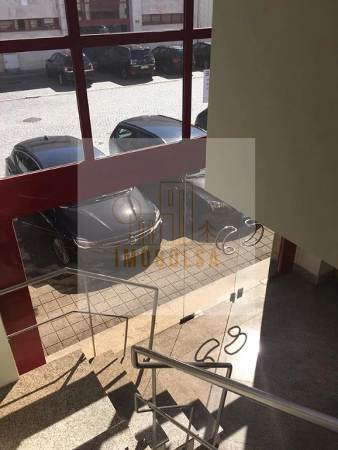 Armazém para Arrendamento em Moreira