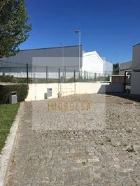 Armazém para Arrendamento em Moreira