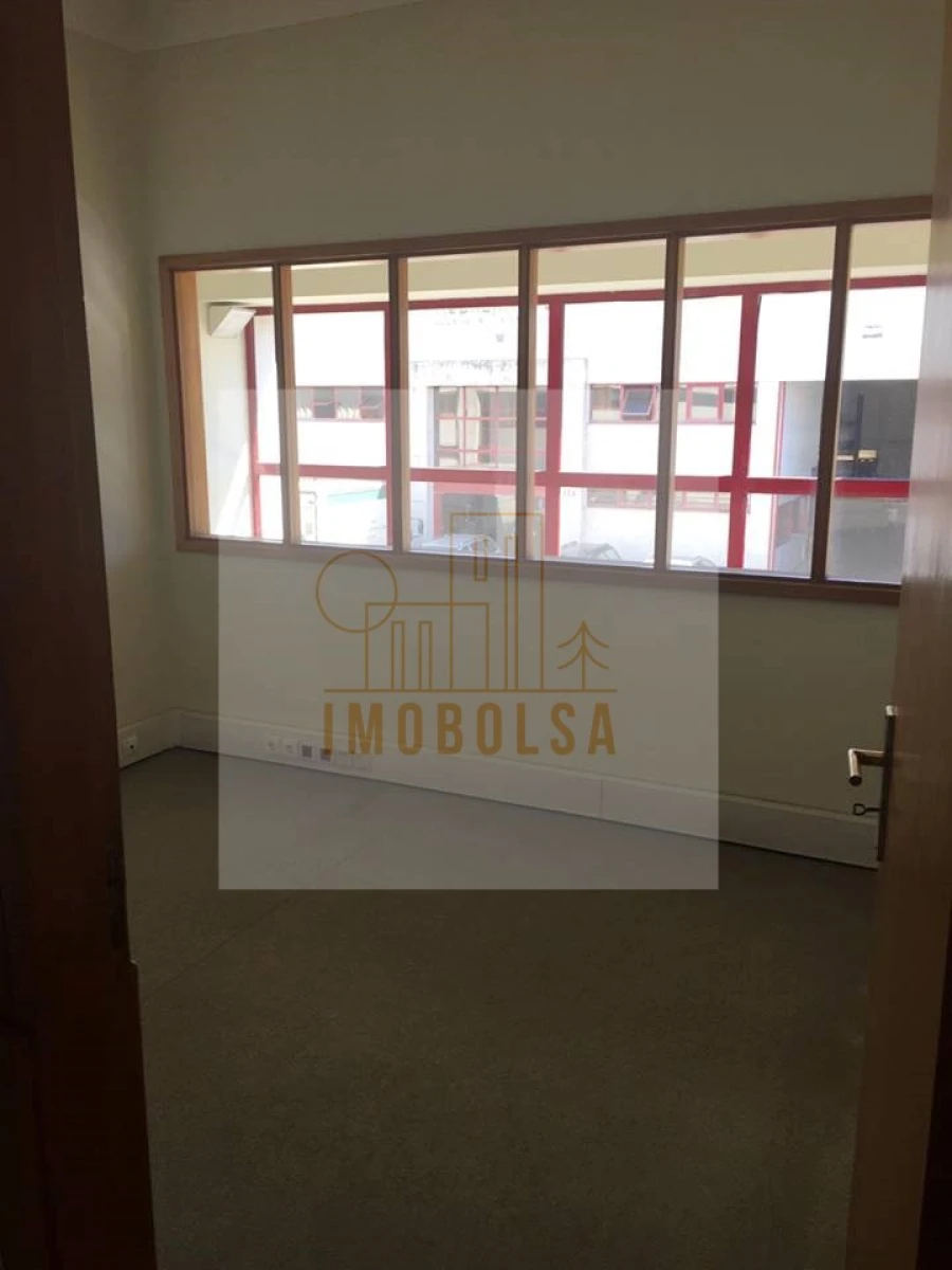 Armazém para Arrendamento em Moreira Foto 5