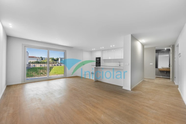 Apartamento T3 para Venda em Cidade da Maia Foto 2