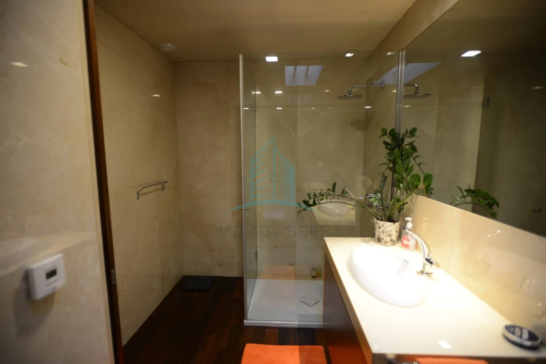 Moradia T3 para Venda em Campo e Sobrado Foto 33