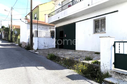 Terreno Comércio / Armazém para Arrendamento em São Domingos de Rana