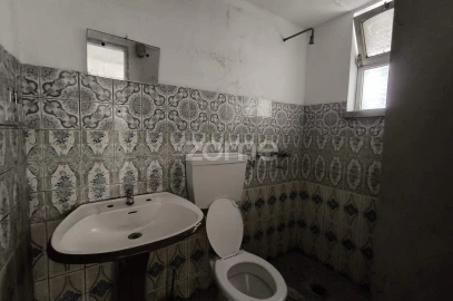 Terreno Comércio / Armazém para Arrendamento em São Domingos de Rana