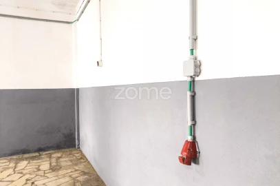 Terreno Comércio / Armazém para Arrendamento em São Domingos de Rana