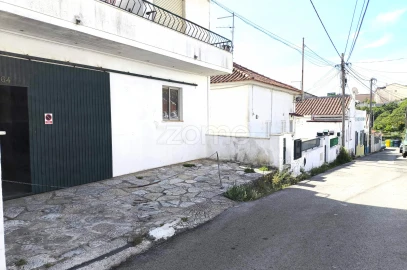 Terreno Comércio / Armazém para Arrendamento em São Domingos de Rana
