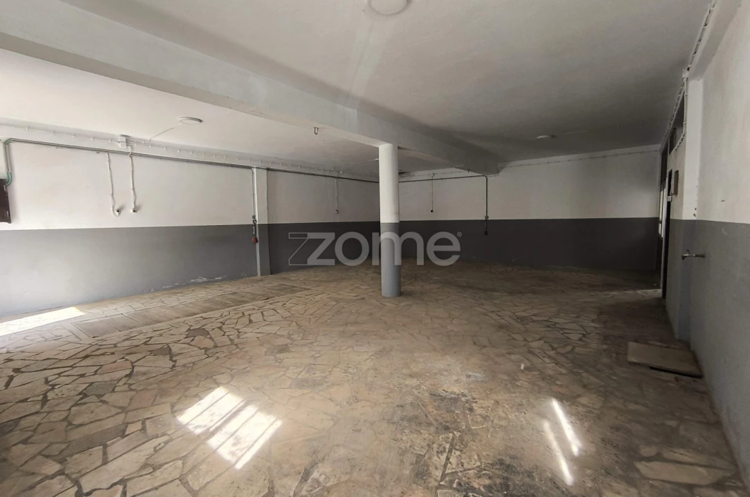 Terreno Comércio / Armazém para Arrendamento em São Domingos de Rana Foto 2