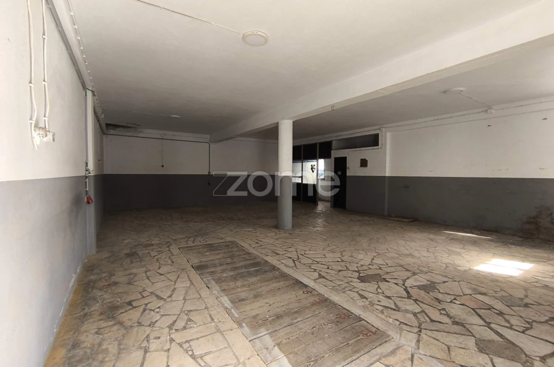 Terreno Comércio / Armazém para Arrendamento em São Domingos de Rana Foto 1