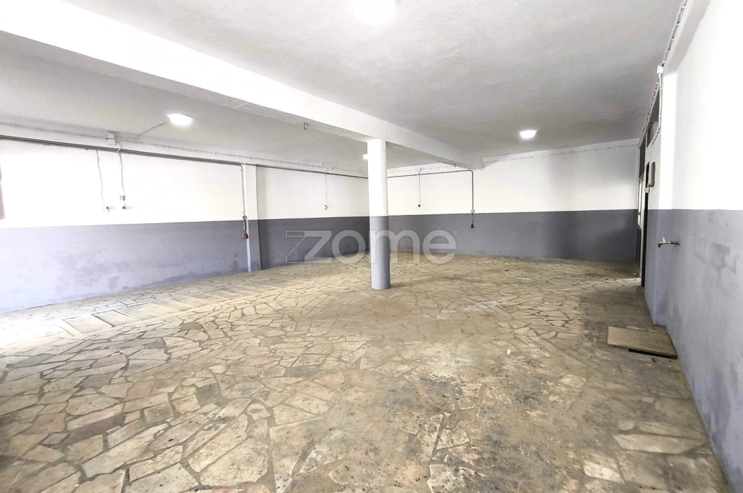 Terreno Comércio / Armazém para Arrendamento em São Domingos de Rana Foto 3