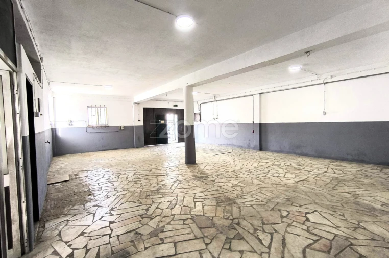 Terreno Comércio / Armazém para Arrendamento em São Domingos de Rana Foto 4