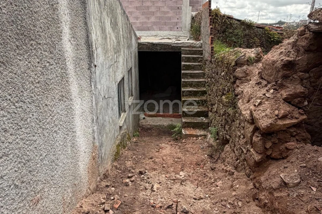 Moradia T2 para Venda em Brasfemes Foto 18