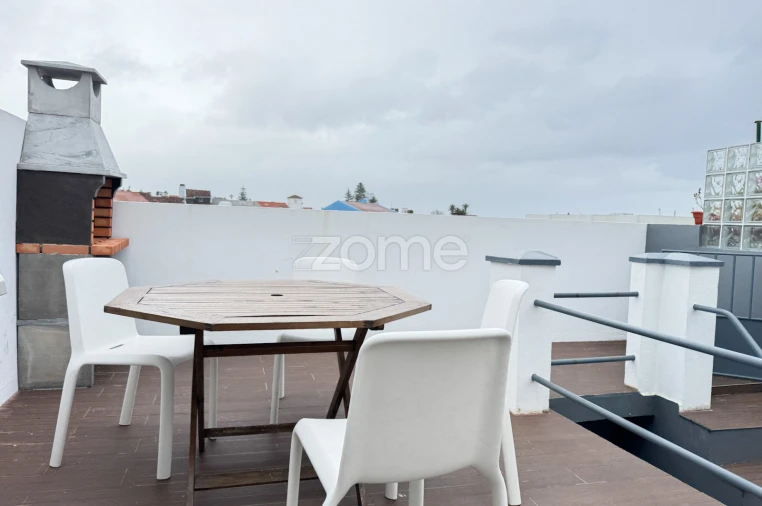 Moradia T2 para Venda em Ponta Delgada (São José) Foto 28