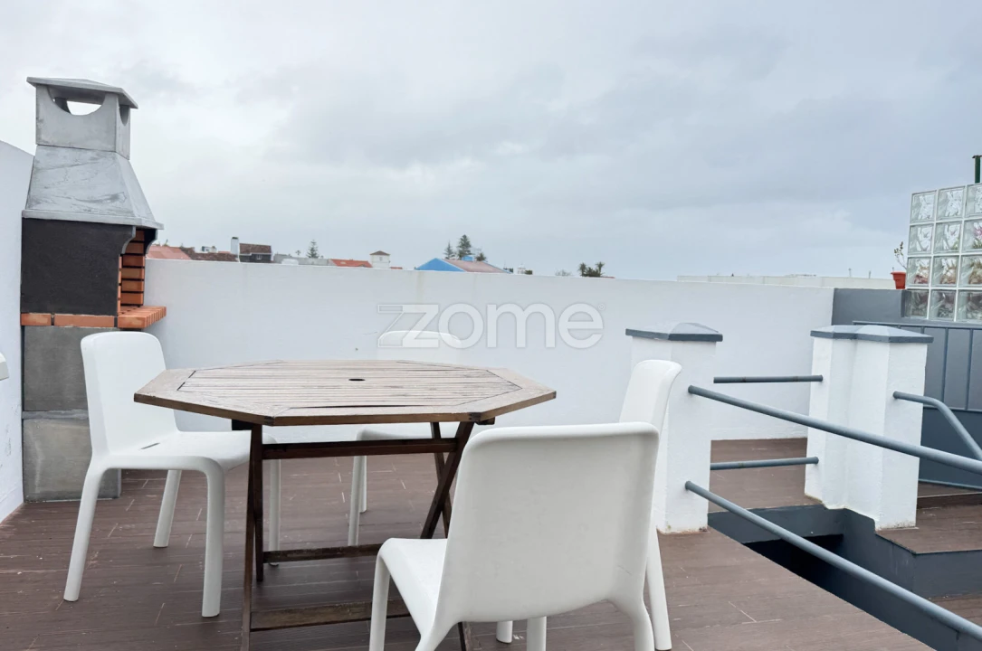 Moradia T2 para Venda em Ponta Delgada (São José) Foto 28