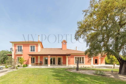 Moradia T4 para Venda em Santo Estêvão