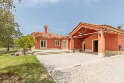 Moradia T4 para Venda em Santo Estêvão