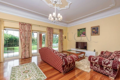 Moradia T4 para Venda em Santo Estêvão