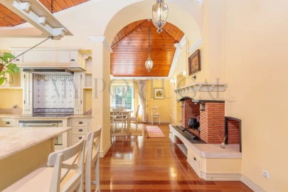 Moradia T4 para Venda em Santo Estêvão