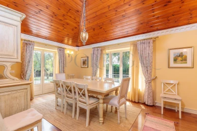 Moradia T4 para Venda em Santo Estêvão