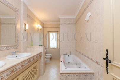 Moradia T4 para Venda em Santo Estêvão