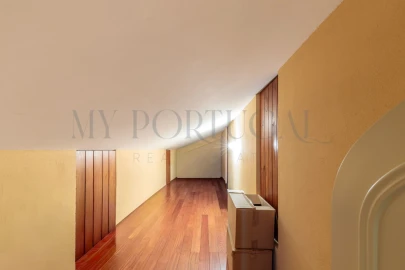 Moradia T4 para Venda em Santo Estêvão