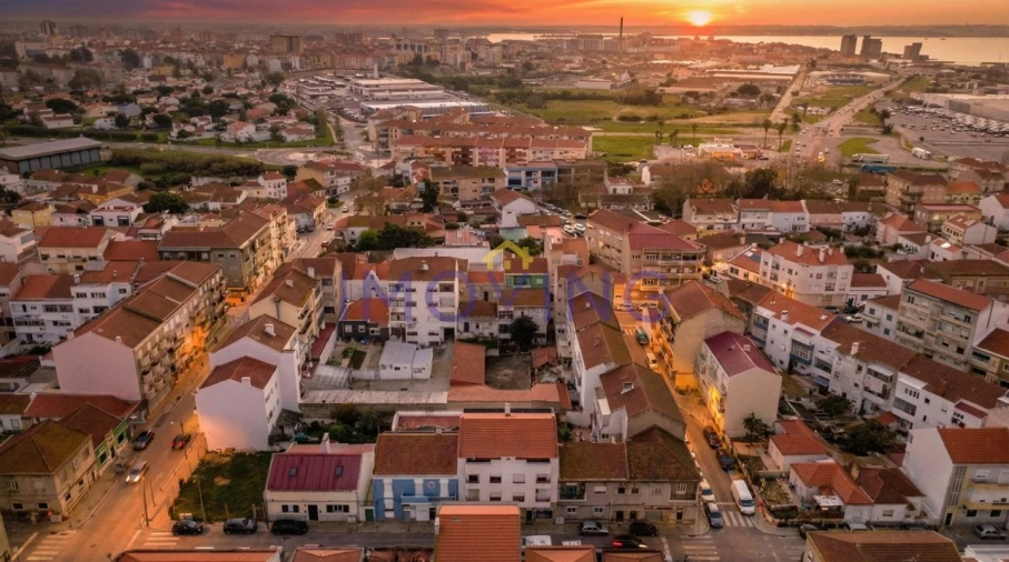 Prédio para Venda em Barreiro e Lavradio Foto 47