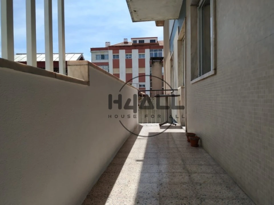 Apartamento T2 para Arrendamento em Amora Foto 4