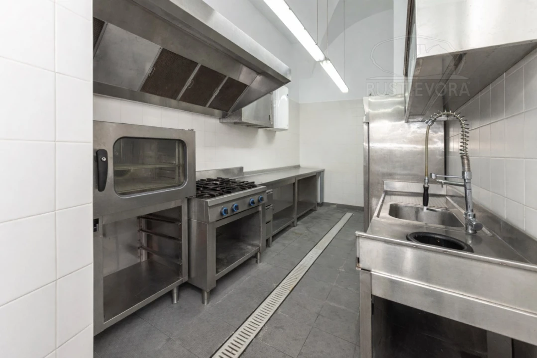 Loja para Arrendamento em Évora (São Mamede, Sé, São Pedro e Santo Antão) Foto 10