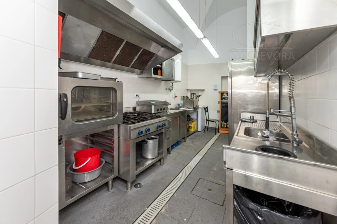 Loja para Arrendamento em Évora (São Mamede, Sé, São Pedro e Santo Antão) Foto 11