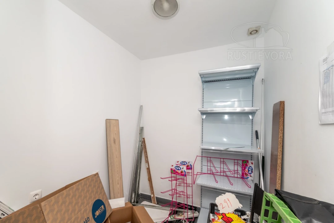 Loja para Arrendamento em Évora (São Mamede, Sé, São Pedro e Santo Antão) Foto 24