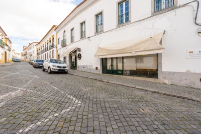 Loja para Arrendamento em Évora (São Mamede, Sé, São Pedro e Santo Antão)