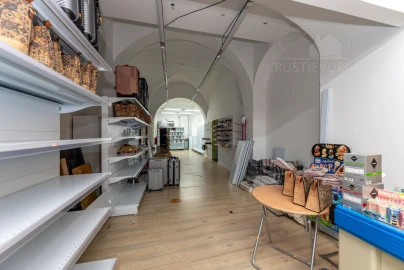 Loja para Arrendamento em Évora (São Mamede, Sé, São Pedro e Santo Antão)