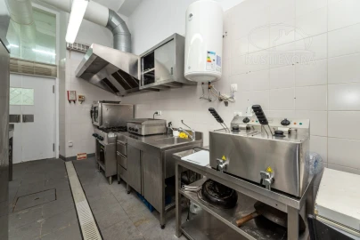 Loja para Arrendamento em Évora (São Mamede, Sé, São Pedro e Santo Antão)