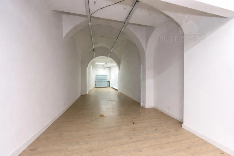 Loja para Arrendamento em Évora (São Mamede, Sé, São Pedro e Santo Antão) Foto 4