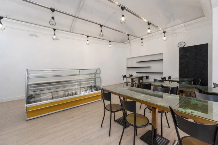 Loja para Arrendamento em Évora (São Mamede, Sé, São Pedro e Santo Antão) Foto 6