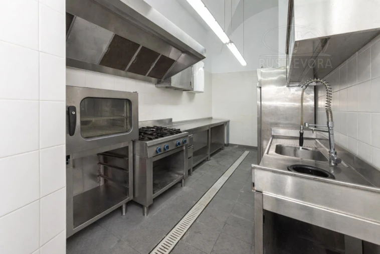 Loja para Arrendamento em Évora (São Mamede, Sé, São Pedro e Santo Antão) Foto 10