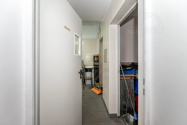 Loja para Arrendamento em Évora (São Mamede, Sé, São Pedro e Santo Antão) Foto 26