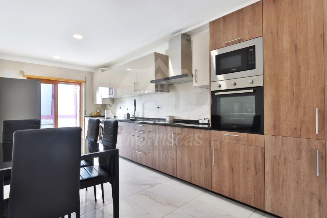 Apartamento T4 para Venda em Camarate, Unhos e Apelação Foto 5