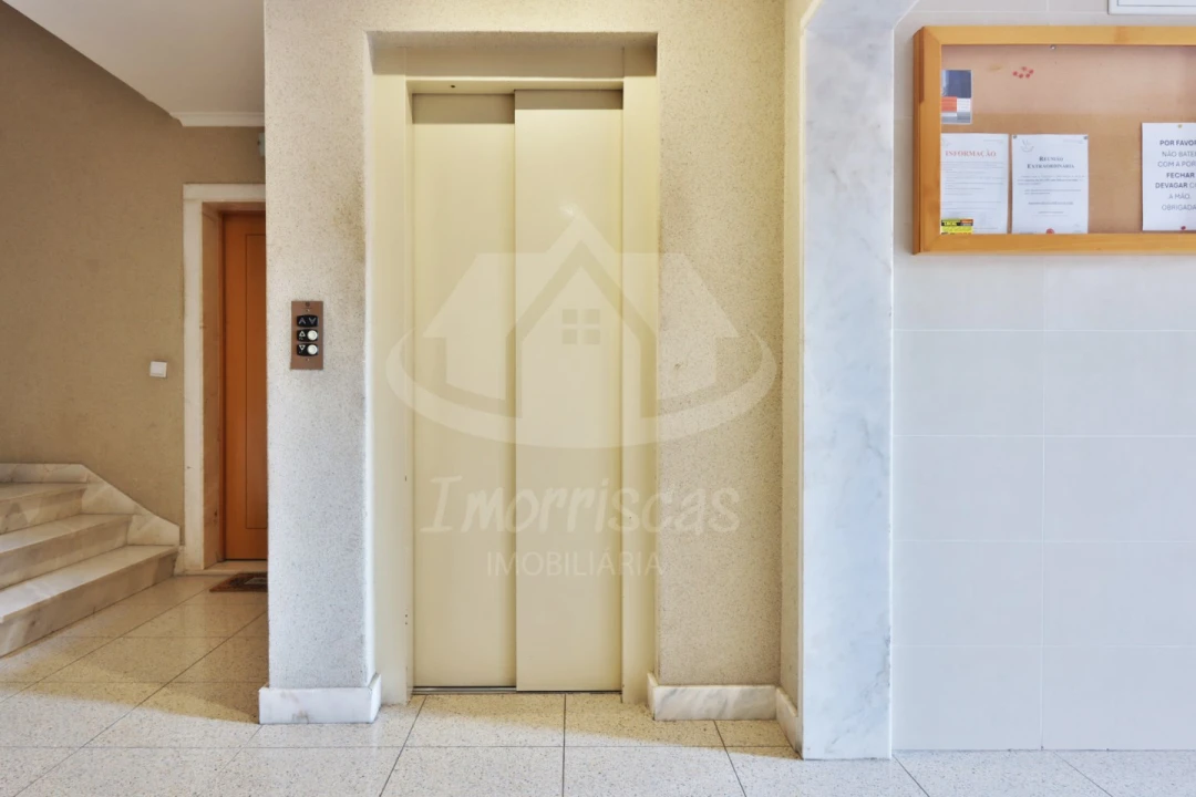 Apartamento T4 para Venda em Camarate, Unhos e Apelação Foto 24