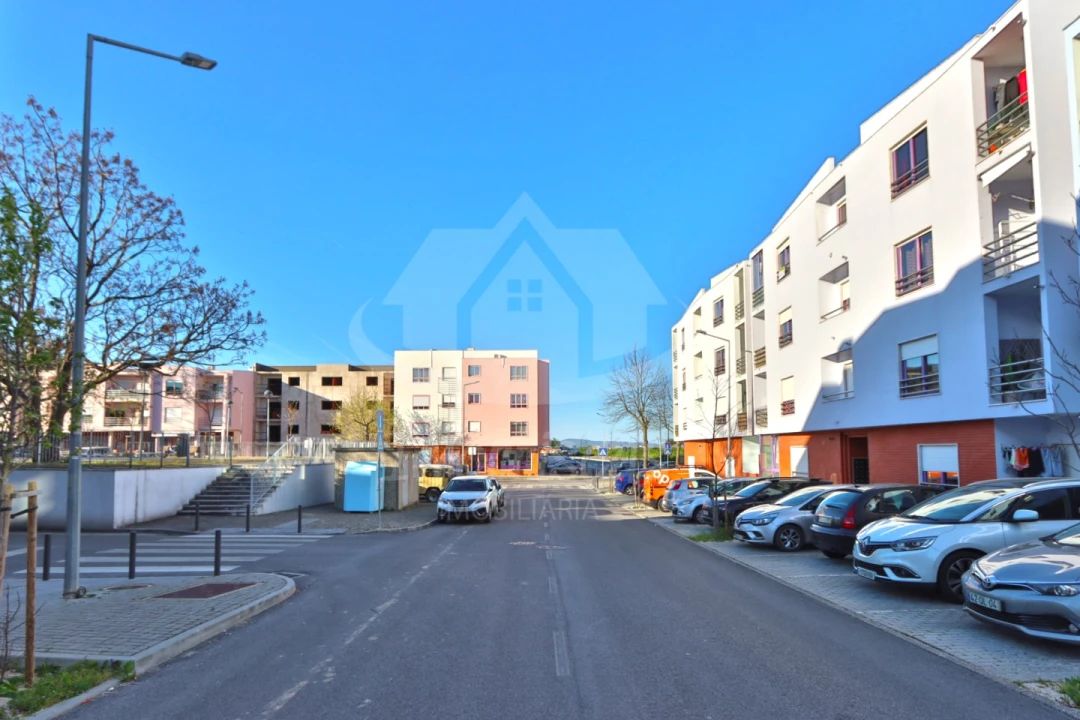 Apartamento T4 para Venda em Camarate, Unhos e Apelação Foto 27