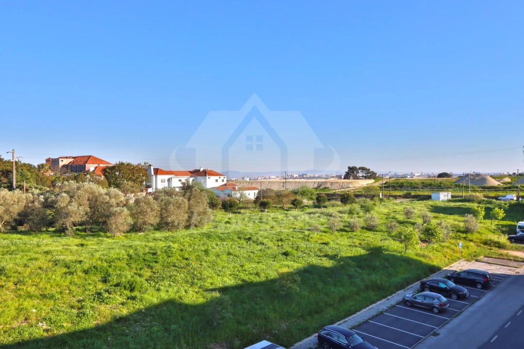 Apartamento T4 para Venda em Camarate, Unhos e Apelação Foto 30