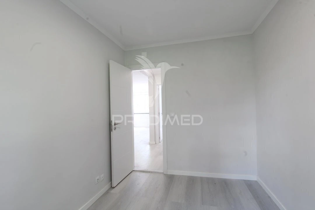 Apartamento T2 para Venda em Benfica Foto 6