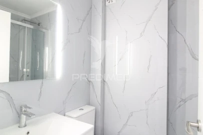 Apartamento T2 para Venda em Benfica