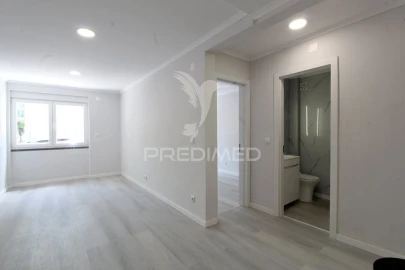 Apartamento T2 para Venda em Benfica