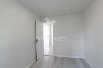 Apartamento T2 para Venda em Benfica