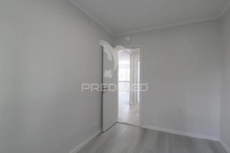 Apartamento T2 para Venda em Benfica Foto 5