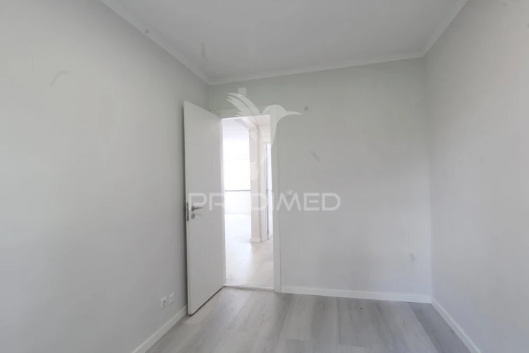 Apartamento T2 para Venda em Benfica Foto 6