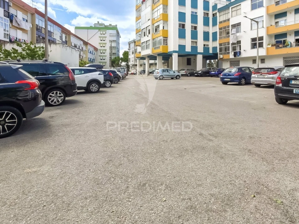 Apartamento T2 para Venda em Corroios Foto 23
