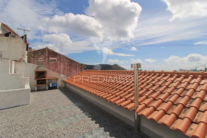 Moradia T2 para Venda em Angra (Santa Luzia)