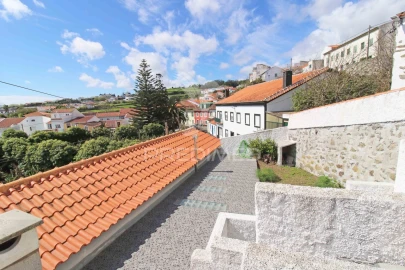 Moradia T2 para Venda em Angra (Santa Luzia)