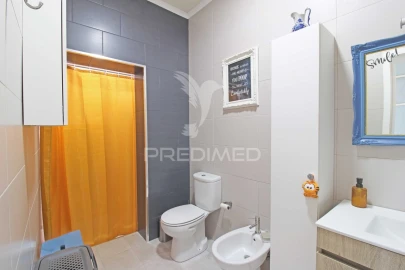 Moradia T2 para Venda em Angra (Santa Luzia)