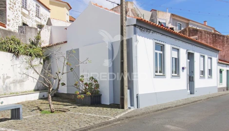 Moradia T2 para Venda em Angra (Santa Luzia)